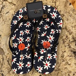 NWT TOMMY HILFIGER FLORAL SLIPPER